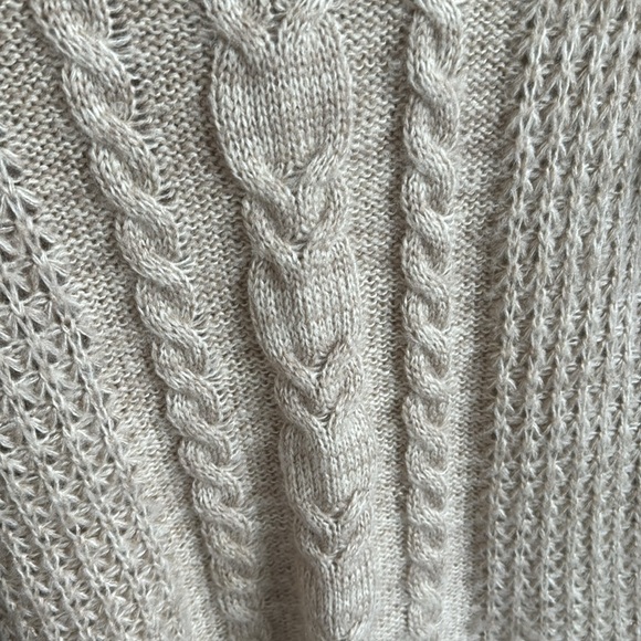 Beige knitted sweater size S in good condition. - Picture 6 of 6